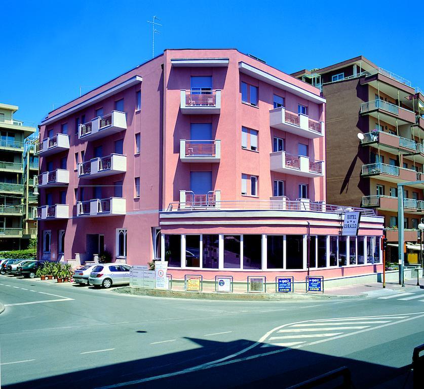 Hotel Corallo Пиетра Лигуре Екстериор снимка